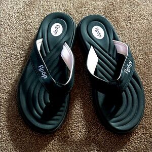 NWOT Floopi Black and Pink Sandals
